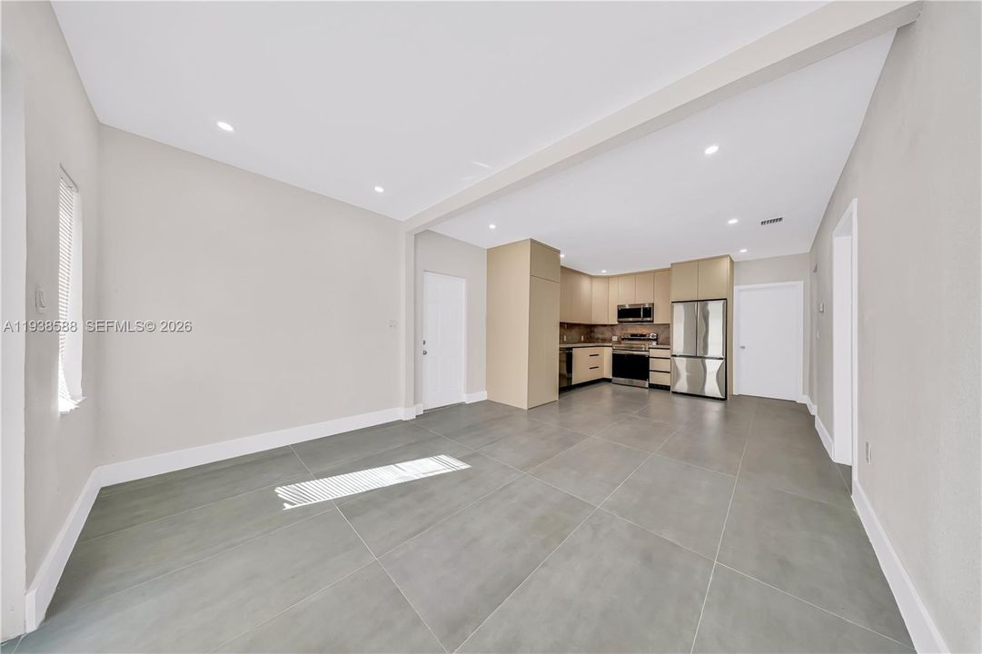 For Rent: $3,400 (3 beds, 2 baths, 863 Square Feet)