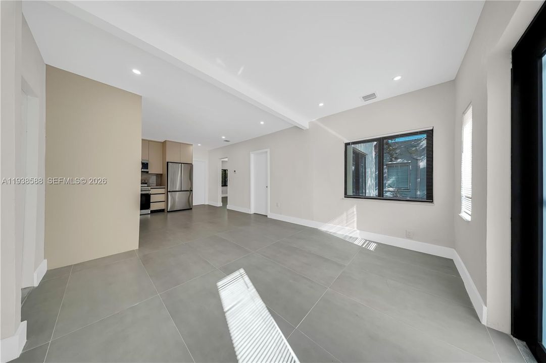 For Rent: $3,400 (3 beds, 2 baths, 863 Square Feet)