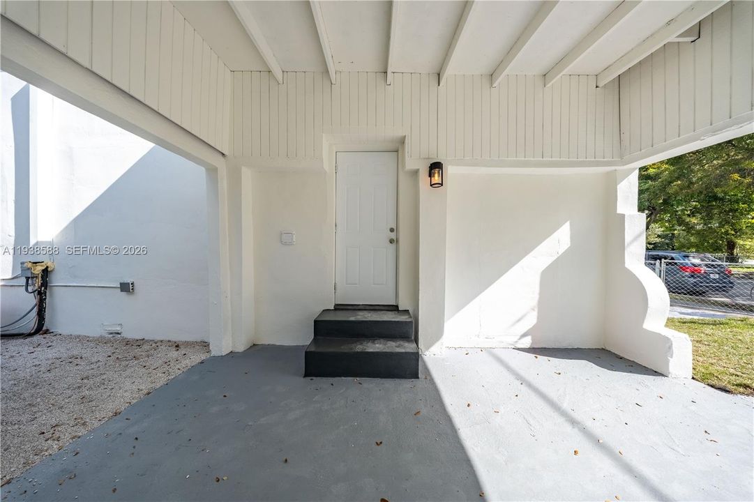 For Rent: $3,400 (3 beds, 2 baths, 863 Square Feet)