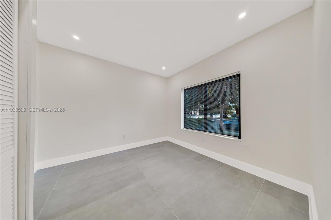 For Rent: $3,400 (3 beds, 2 baths, 863 Square Feet)