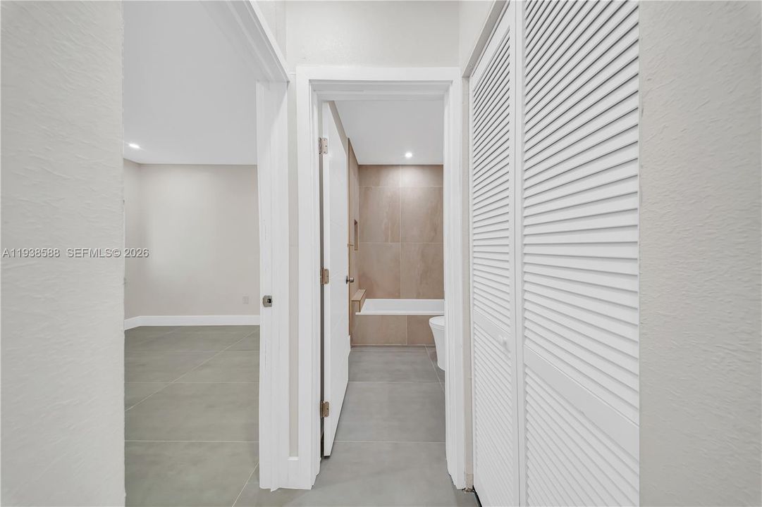 For Rent: $3,400 (3 beds, 2 baths, 863 Square Feet)