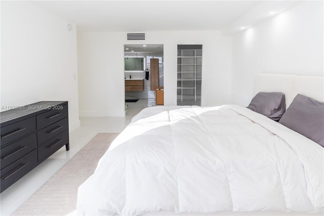 待售: $685,000 (2 贝兹, 2 浴室, 1296 平方英尺)