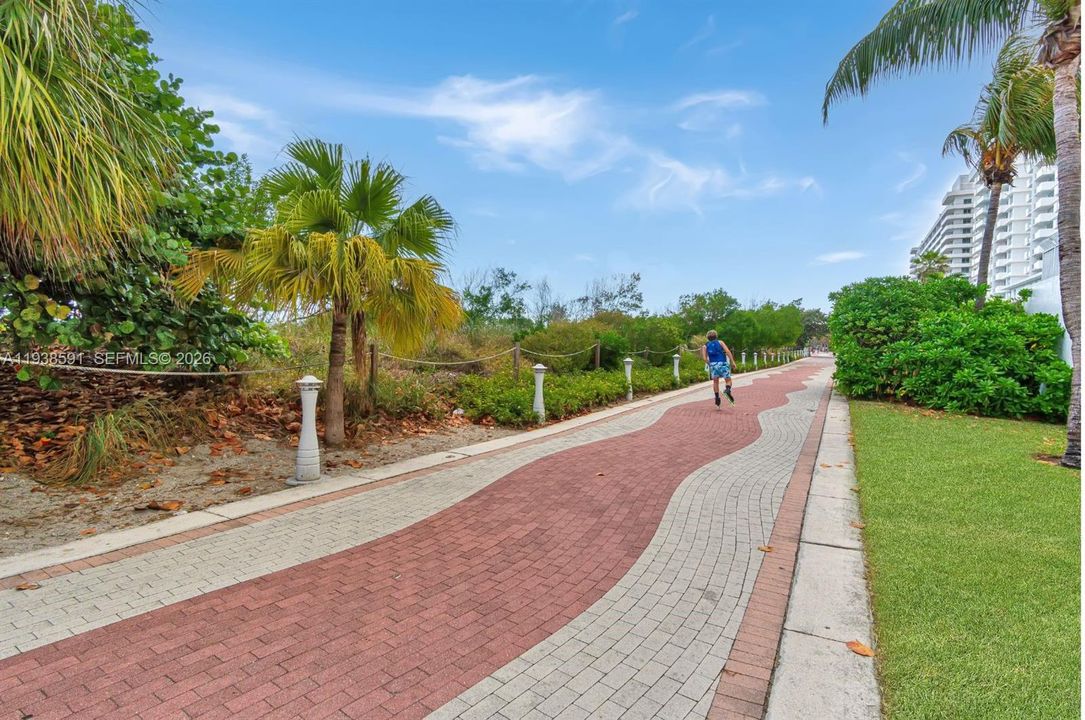 待售: $685,000 (2 贝兹, 2 浴室, 1296 平方英尺)