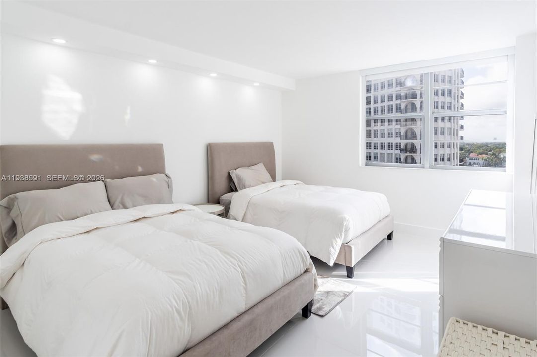 待售: $685,000 (2 贝兹, 2 浴室, 1296 平方英尺)