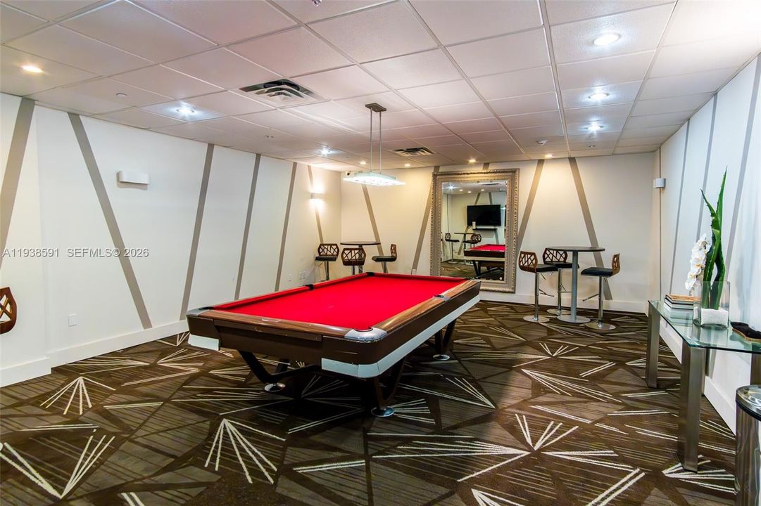 待售: $685,000 (2 贝兹, 2 浴室, 1296 平方英尺)