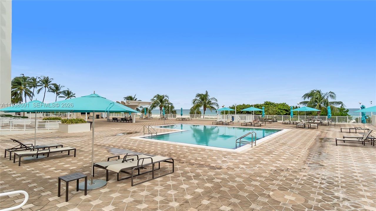 待售: $685,000 (2 贝兹, 2 浴室, 1296 平方英尺)