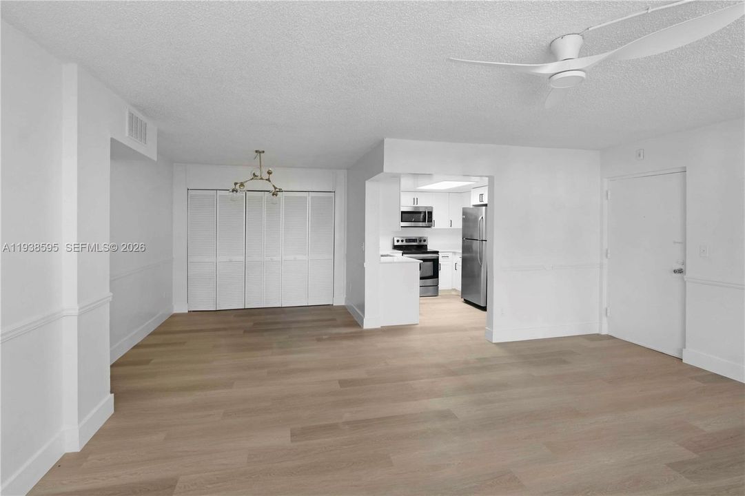 For Sale: $349,999 (3 beds, 2 baths, 1160 Square Feet)