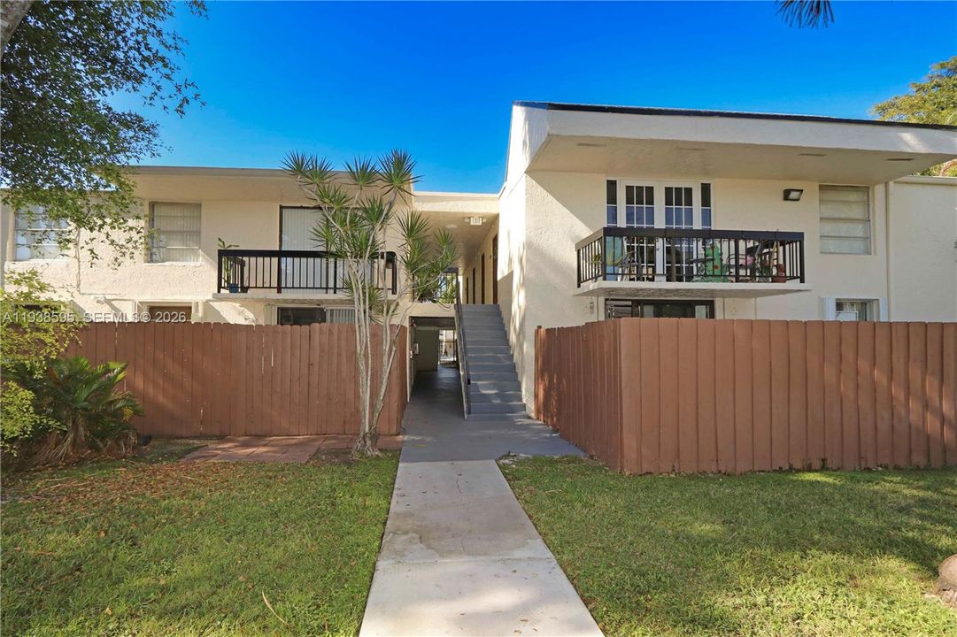 For Sale: $349,999 (3 beds, 2 baths, 1160 Square Feet)
