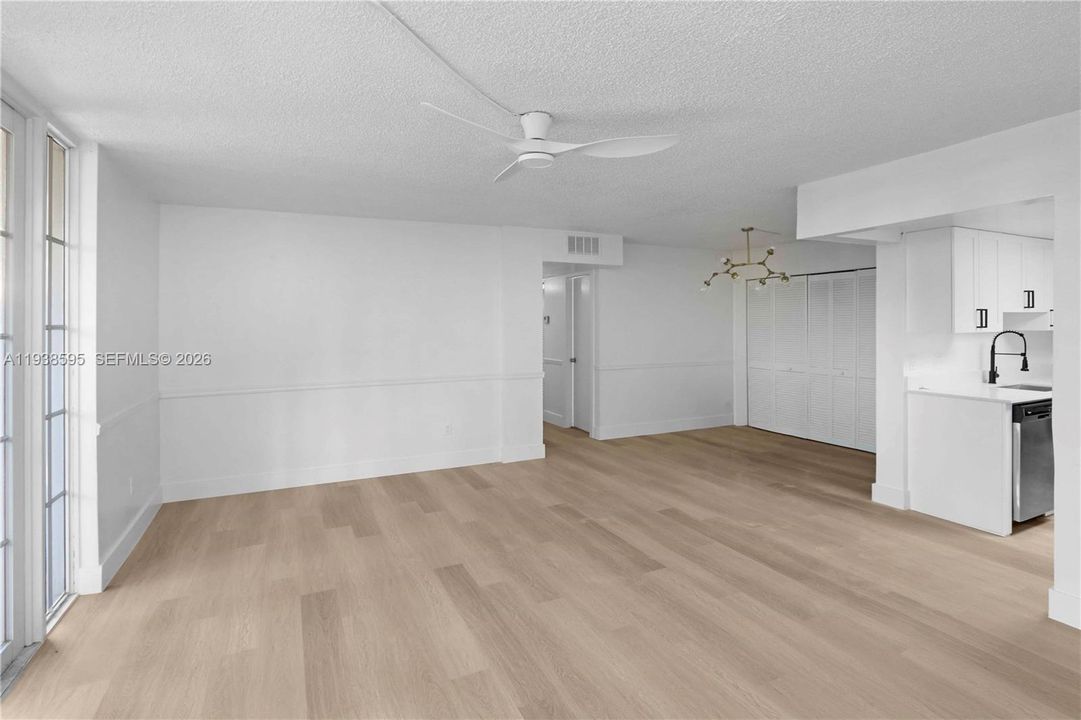 For Sale: $349,999 (3 beds, 2 baths, 1160 Square Feet)