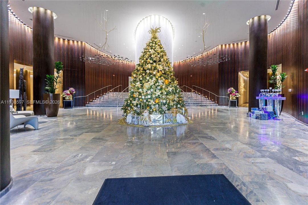 For Sale: $1,050,000 (2 beds, 2 baths, 1301 Square Feet)