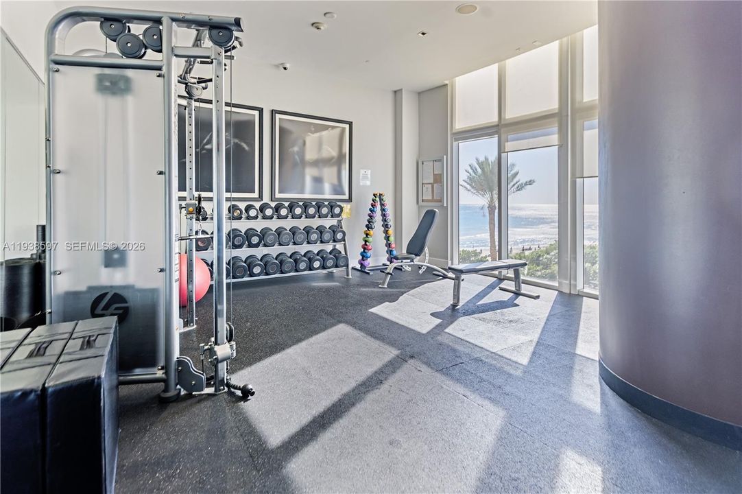 For Sale: $1,050,000 (2 beds, 2 baths, 1301 Square Feet)