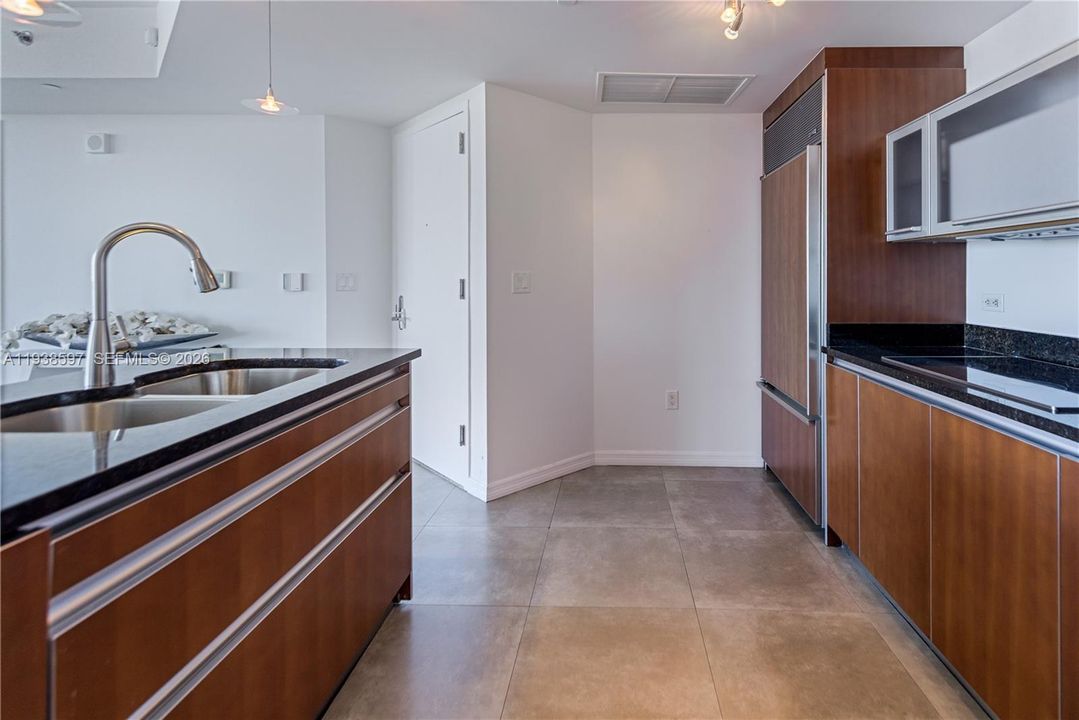 For Sale: $1,050,000 (2 beds, 2 baths, 1301 Square Feet)