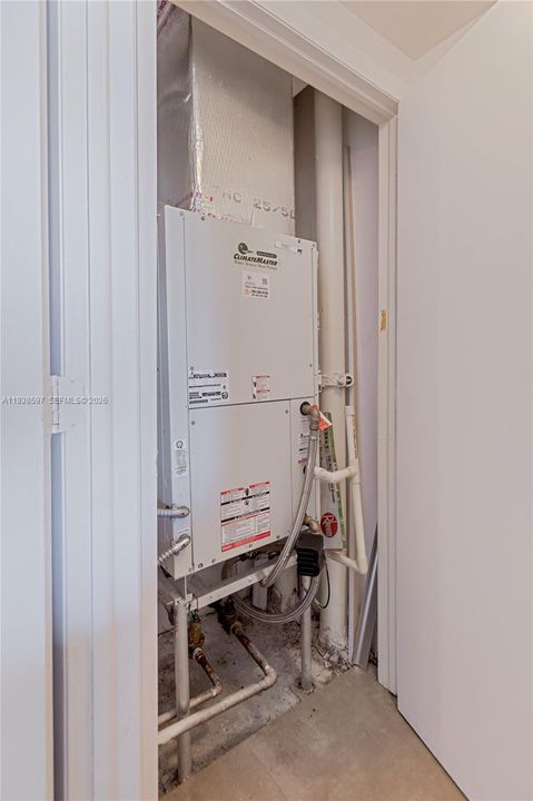 For Sale: $1,050,000 (2 beds, 2 baths, 1301 Square Feet)