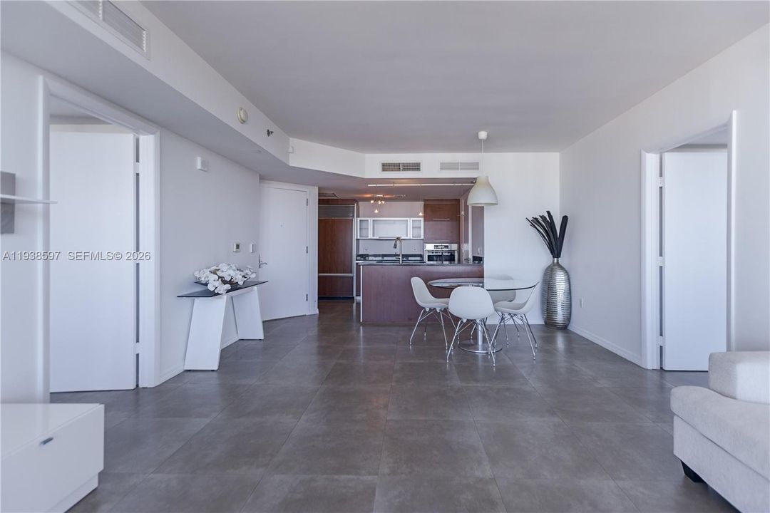 For Sale: $1,050,000 (2 beds, 2 baths, 1301 Square Feet)