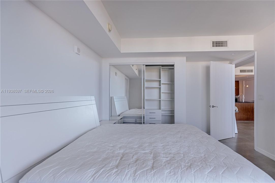 For Sale: $1,050,000 (2 beds, 2 baths, 1301 Square Feet)