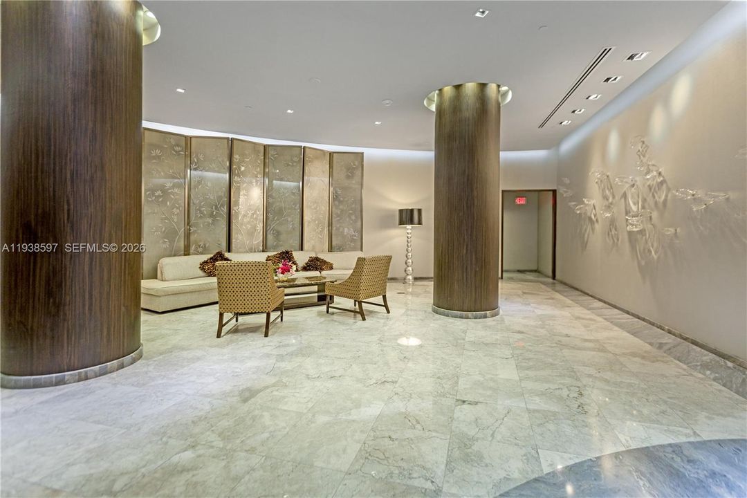 For Sale: $1,050,000 (2 beds, 2 baths, 1301 Square Feet)