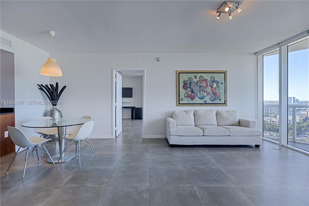 For Sale: $1,050,000 (2 beds, 2 baths, 1301 Square Feet)