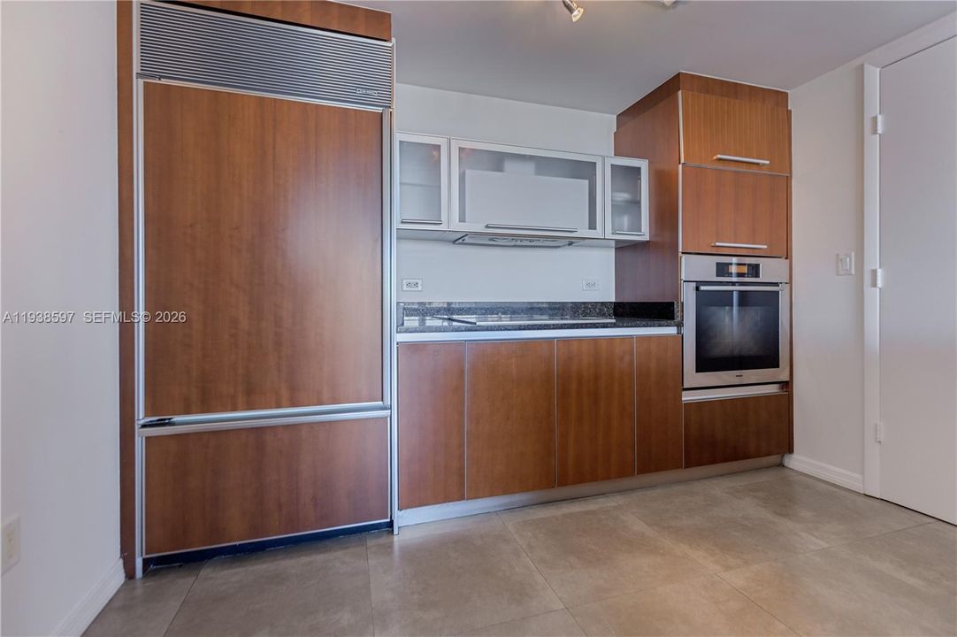 For Sale: $1,050,000 (2 beds, 2 baths, 1301 Square Feet)