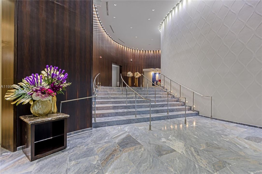 For Sale: $1,050,000 (2 beds, 2 baths, 1301 Square Feet)