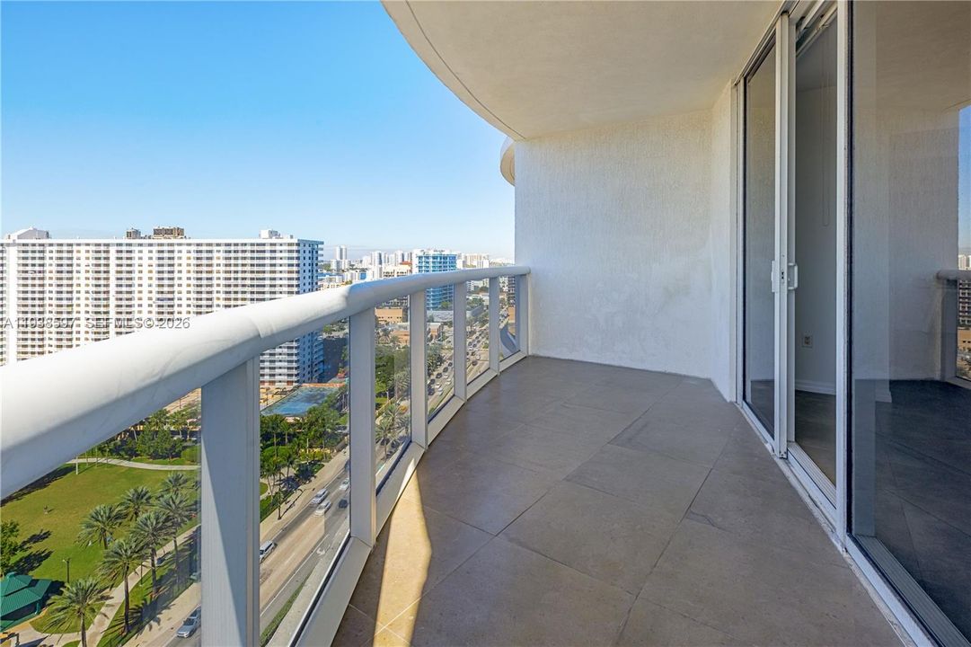 For Sale: $1,050,000 (2 beds, 2 baths, 1301 Square Feet)