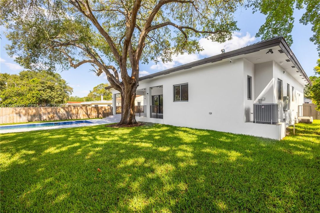 For Sale: $1,990,000 (4 beds, 3 baths, 1762 Square Feet)