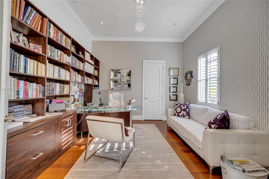 合同活跃: $5,500,000 (8 贝兹, 8 浴室, 6826 平方英尺)