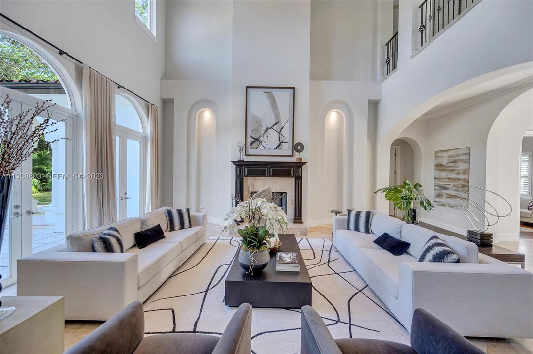 合同活跃: $5,500,000 (8 贝兹, 8 浴室, 6826 平方英尺)