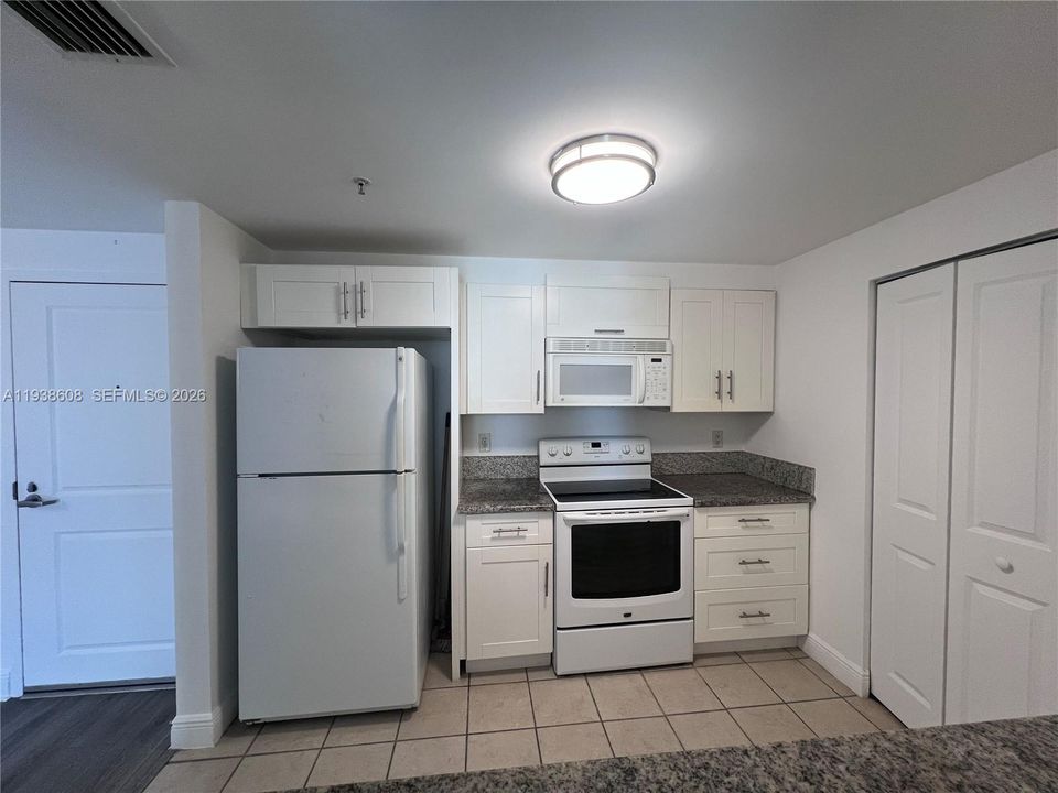 出租: $3,300 (2 贝兹, 2 浴室, 1023 平方英尺)