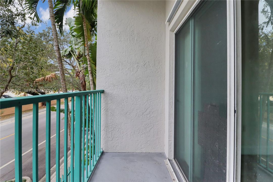 待售: $300,000 (1 贝兹, 1 浴室, 652 平方英尺)