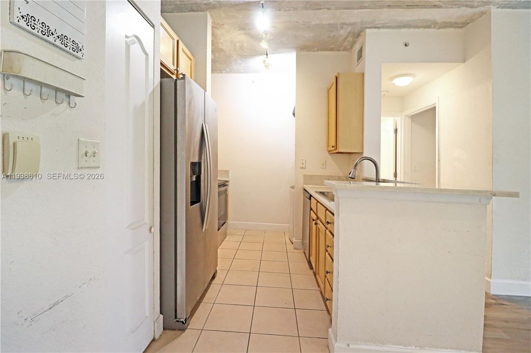 待售: $300,000 (1 贝兹, 1 浴室, 652 平方英尺)