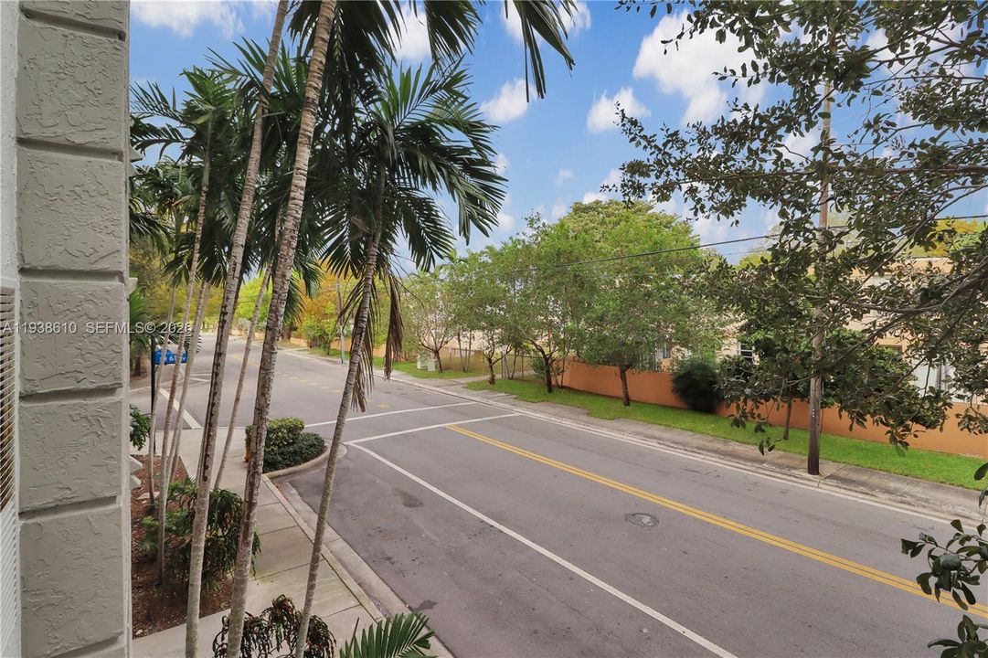 待售: $300,000 (1 贝兹, 1 浴室, 652 平方英尺)