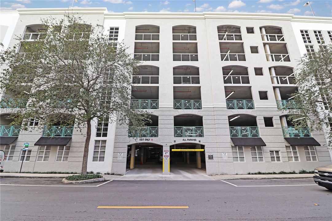 待售: $300,000 (1 贝兹, 1 浴室, 652 平方英尺)