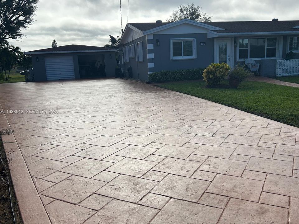 For Sale: $640,000 (4 beds, 2 baths, 1104 Square Feet)