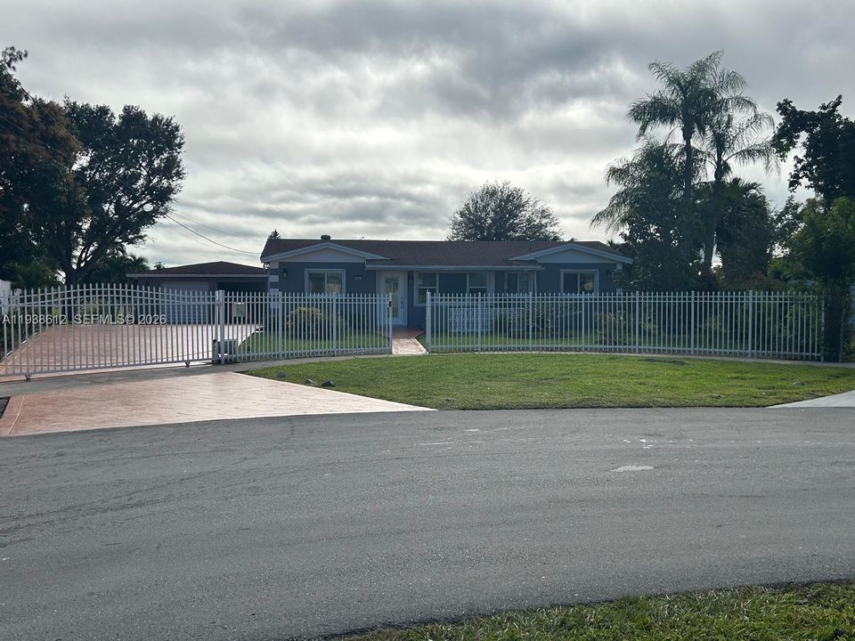 For Sale: $640,000 (4 beds, 2 baths, 1104 Square Feet)