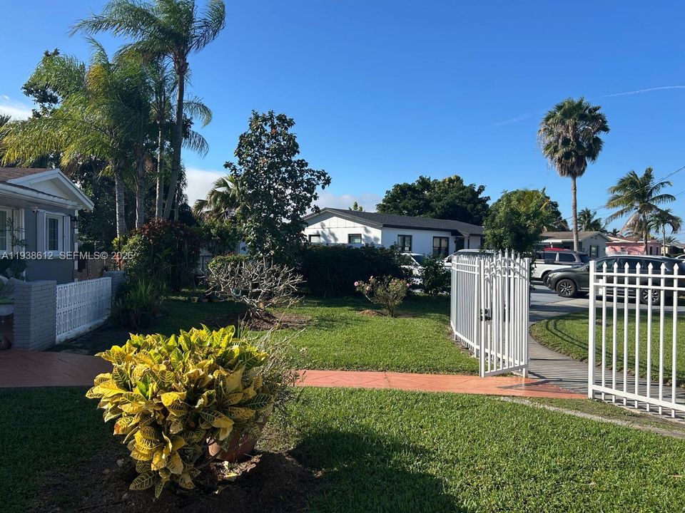 For Sale: $640,000 (4 beds, 2 baths, 1104 Square Feet)