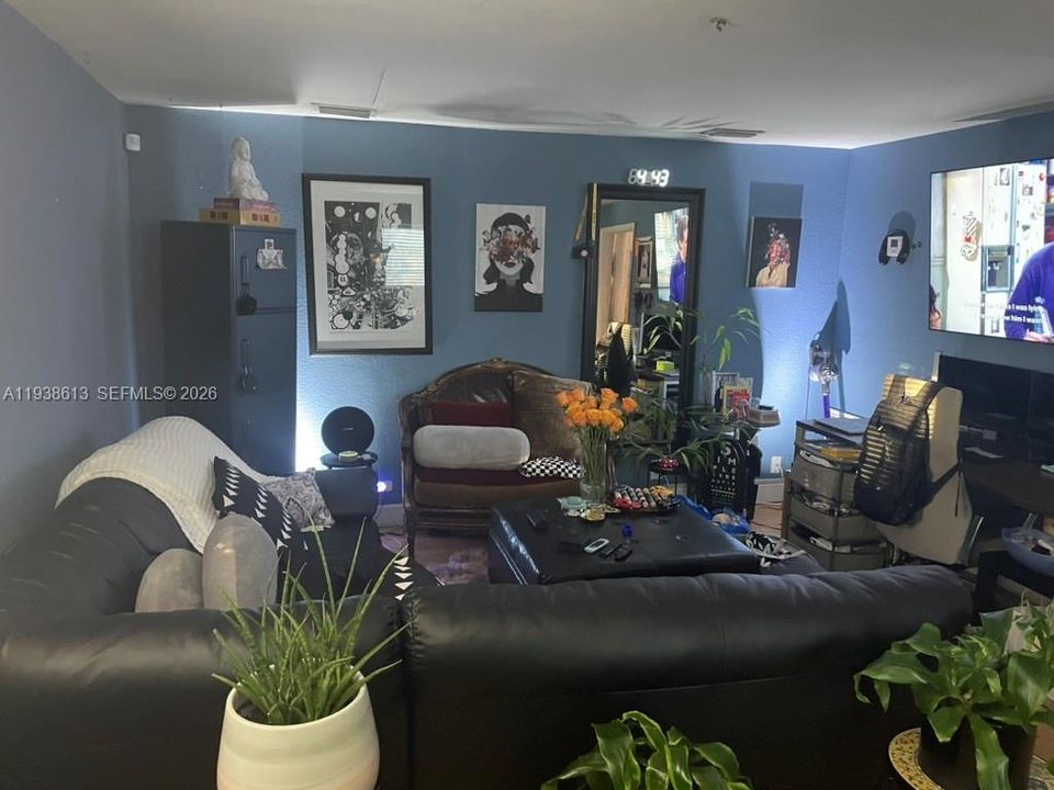 待售: $1,099,000 (0 贝兹, 0 浴室, 2090 平方英尺)