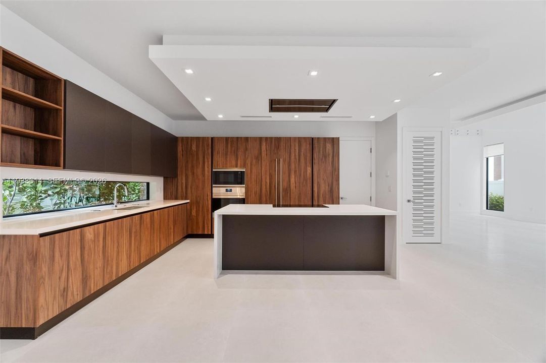 出租: $13,500 (5 贝兹, 5 浴室, 4067 平方英尺)