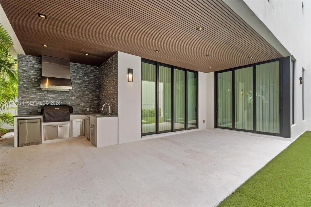 出租: $13,500 (5 贝兹, 5 浴室, 4067 平方英尺)