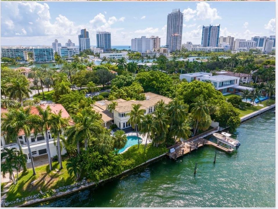 Active With Contract: $25,000,000 (7 beds, 7 baths, 6549 Square Feet)