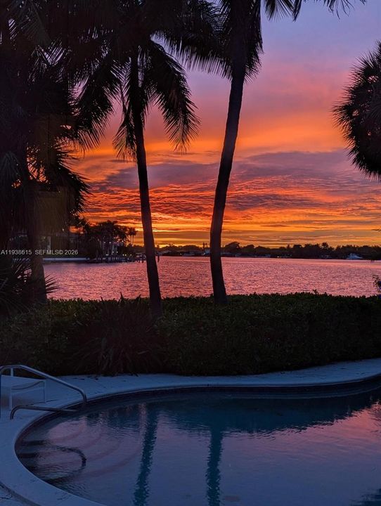 Active With Contract: $25,000,000 (7 beds, 7 baths, 6549 Square Feet)