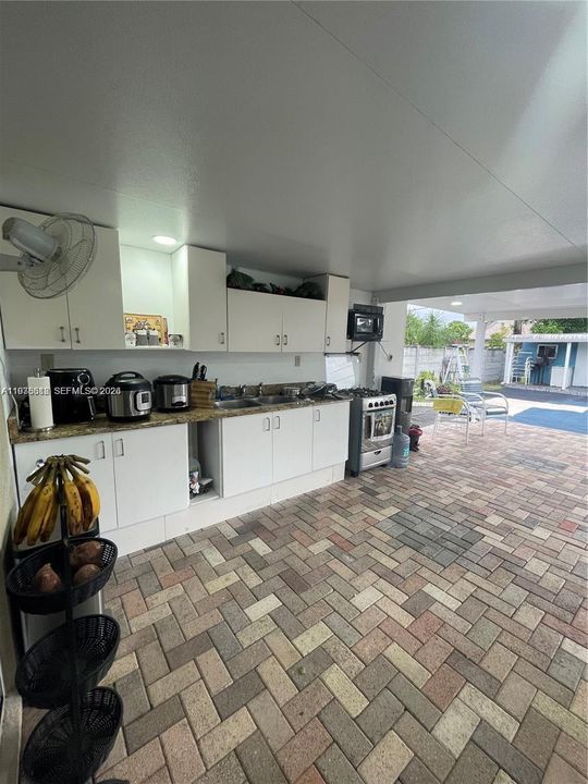 На продажу: $580,000 (3 спален, 2 ванн, 1352 Квадратных фут)