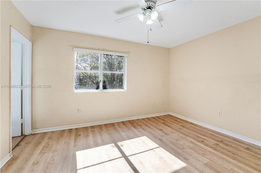 待售: $349,000 (4 贝兹, 2 浴室, 1799 平方英尺)