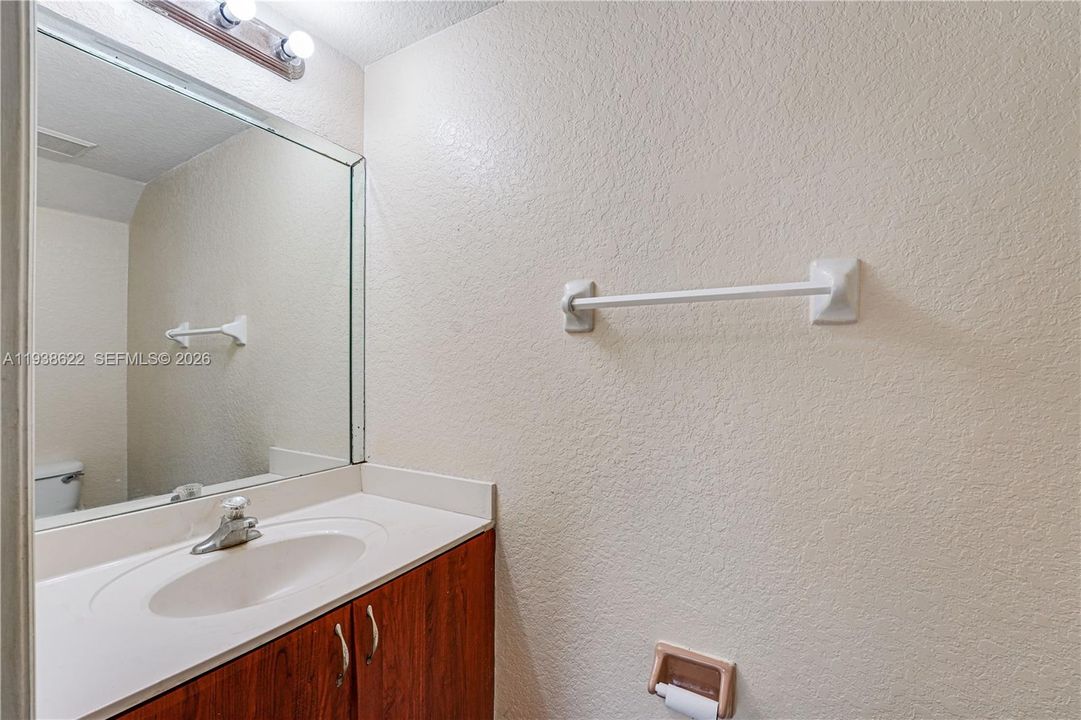 待售: $349,000 (4 贝兹, 2 浴室, 1799 平方英尺)