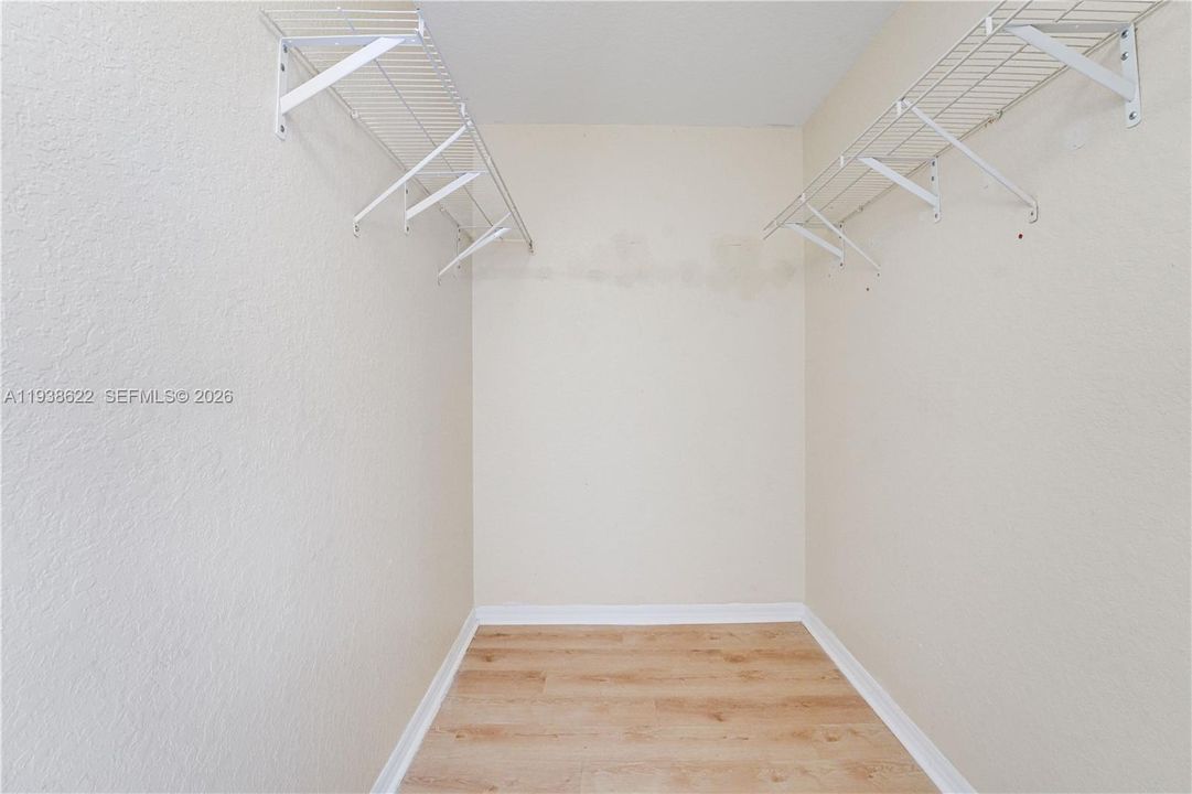 待售: $349,000 (4 贝兹, 2 浴室, 1799 平方英尺)