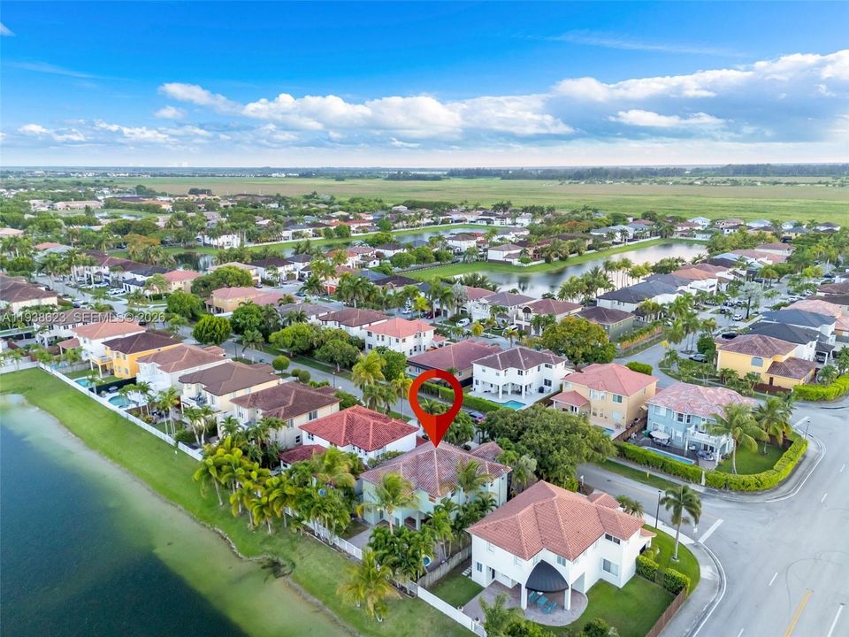 En Venta: $835,000 (4 camas, 3 baños, 2481 Pies cuadrados)