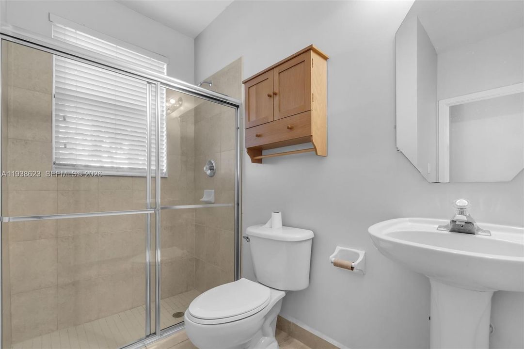 En Venta: $835,000 (4 camas, 3 baños, 2481 Pies cuadrados)