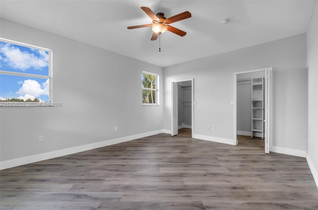 En Venta: $835,000 (4 camas, 3 baños, 2481 Pies cuadrados)