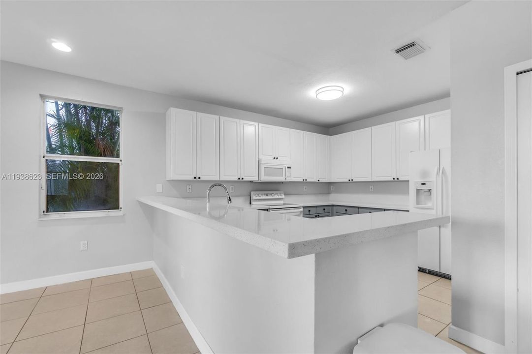 En Venta: $835,000 (4 camas, 3 baños, 2481 Pies cuadrados)