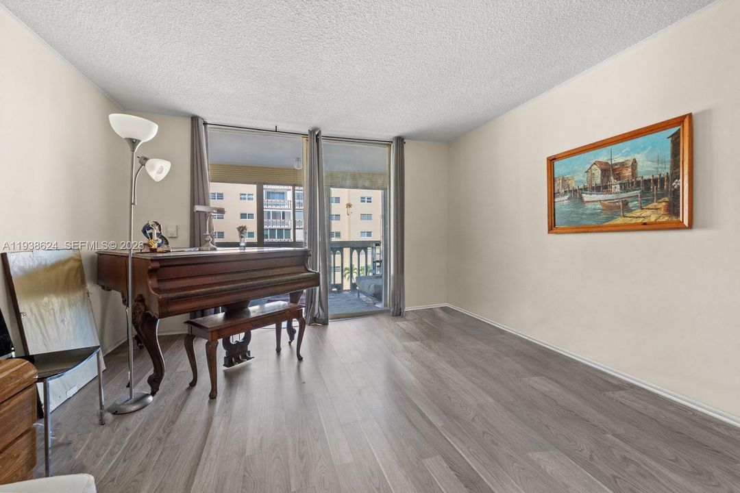 На продажу: $140,000 (1 спален, 1 ванн, 730 Квадратных фут)