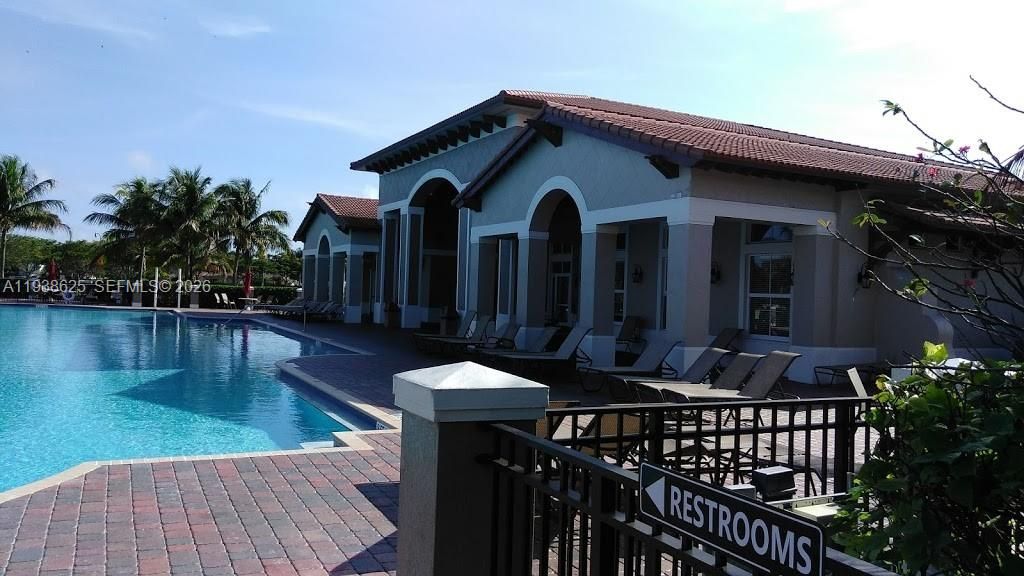 En Renta: $3,000 (4 camas, 2 baños, 1720 Pies cuadrados)